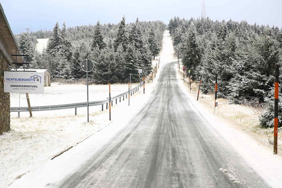 Beim Weg zur Arbeit sollte man morgen besonders im Erzgebirge vorsichtig sein, denn auch in tieferen Lagen kann es schneien.