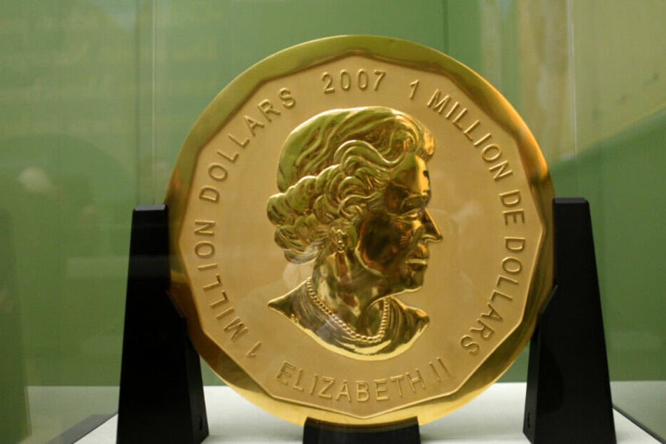 Die 100 Kilogramm schwere Goldmünze «Big Maple Leaf» steht im Bode-Museum in Berlin. (Archivbild)