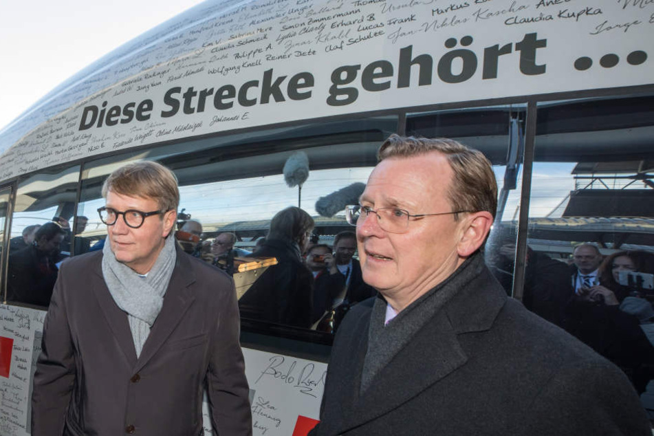 Bahn-Vorstand Ronald Pofalla und Ministerpräsident Bodo Ramelow bei der Einweihung der neuen Strecke.