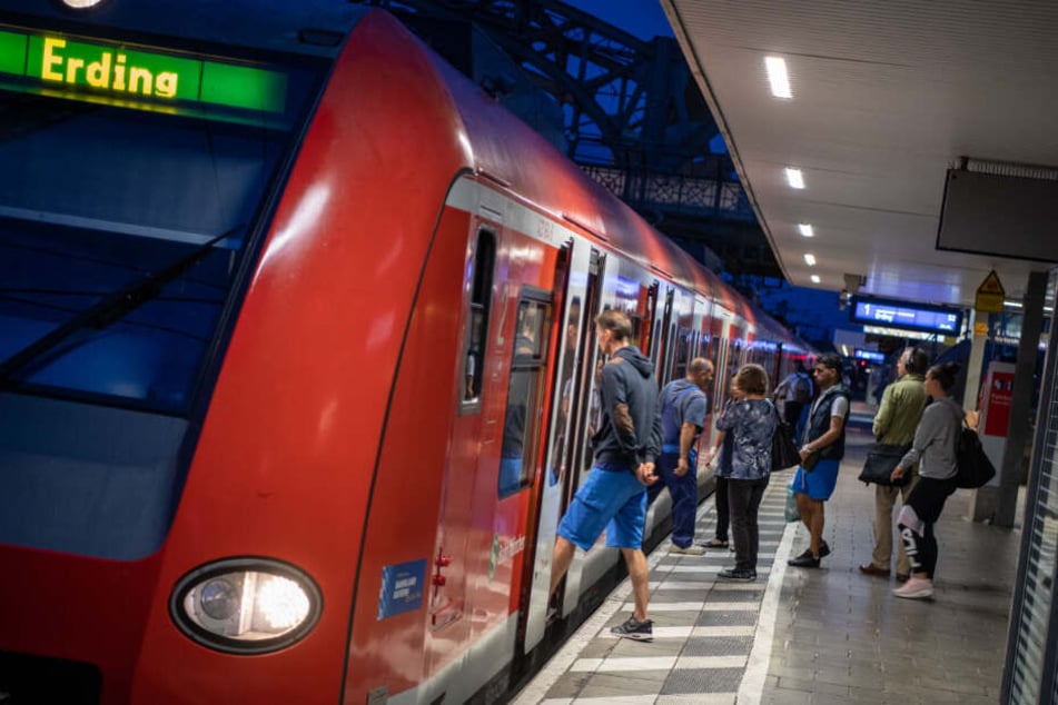 Wer auf die S-Bahn in München angewiesen war, brauchte auch in diesem Jahr wieder viel Geduld. (Archivfoto)