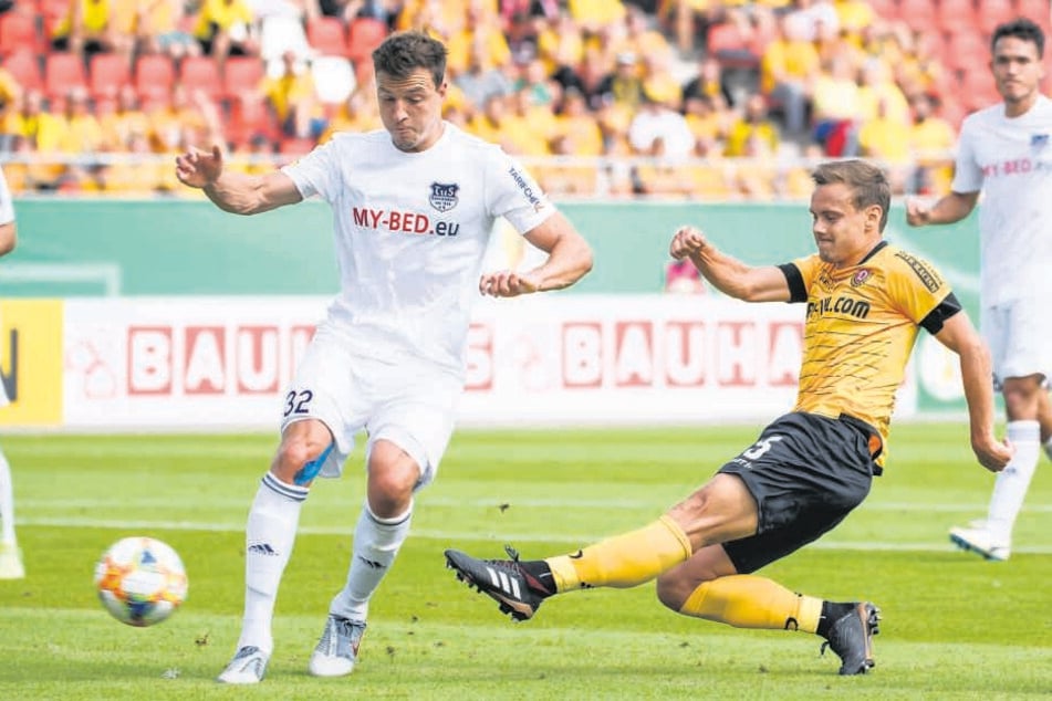 Chris Löwe erzielt hier das 1:0 für Dynamo.