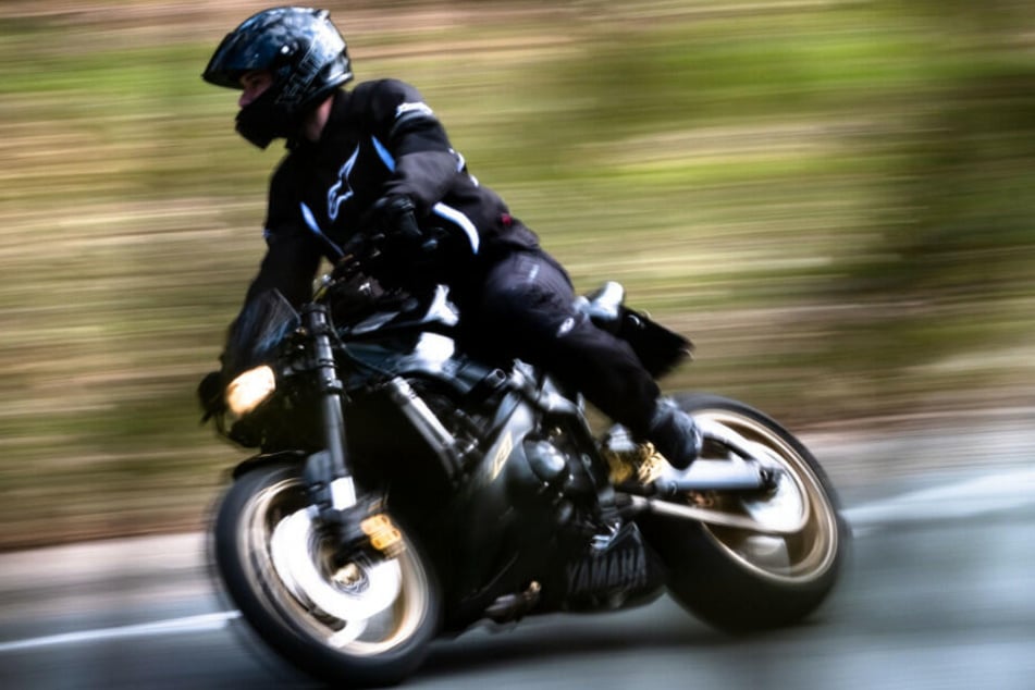 Ein Motorradfahrer wurde in Berlin mit fast 100 km/h zu viel erwischt.