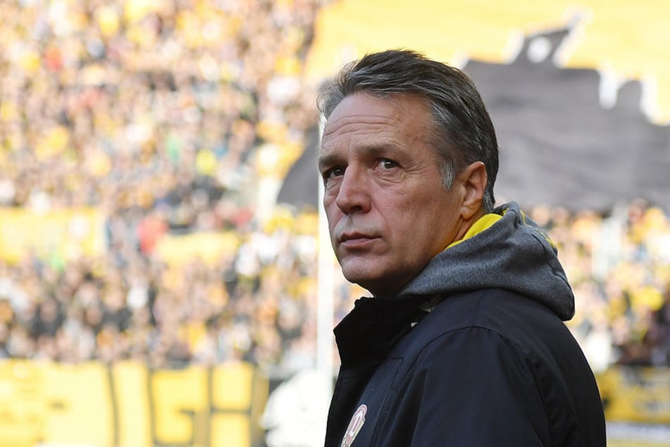 Trainer Uwe Neuhaus (56) bleibt wie immer Realist.