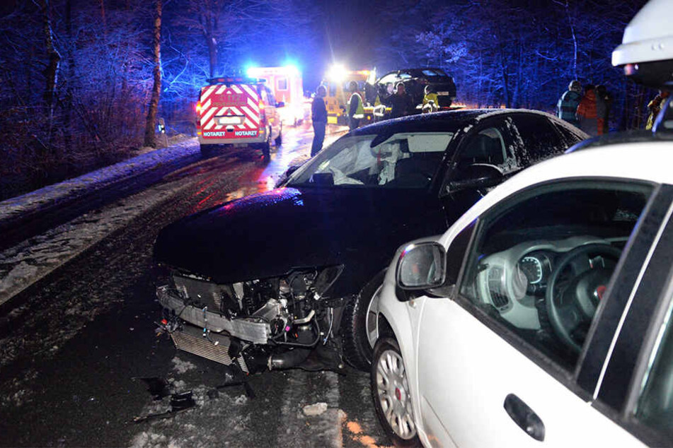 Mit drei Autos kollidierte ein 21-Jähriger am Samstagabend mit seinem Audi.