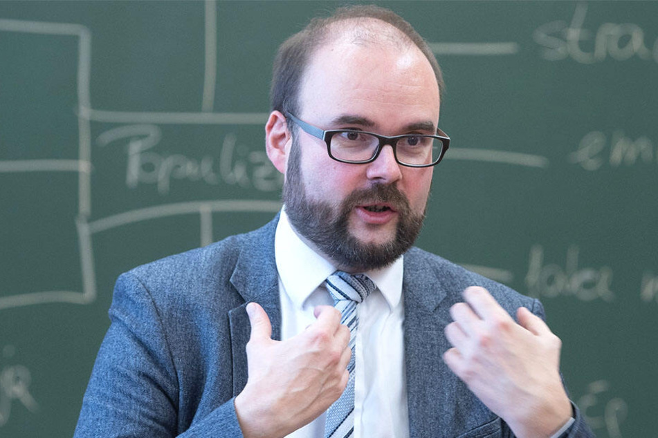 Kinder sollten erst ordentlich lesen, schreiben und rechnen können, bevor es an den Computer geht, meint Sachsens Kultusminister Christian Piwarz (43, CDU).
