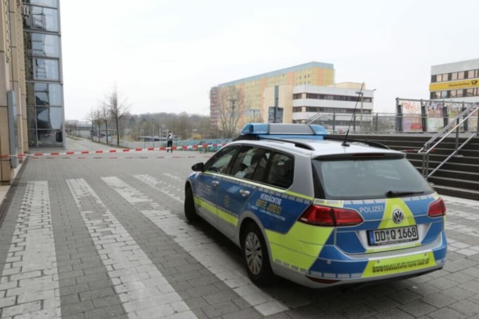 Vor dem Allee-Center in Grünau war es am Sonntag zu einer Messerstecherei gekommen.