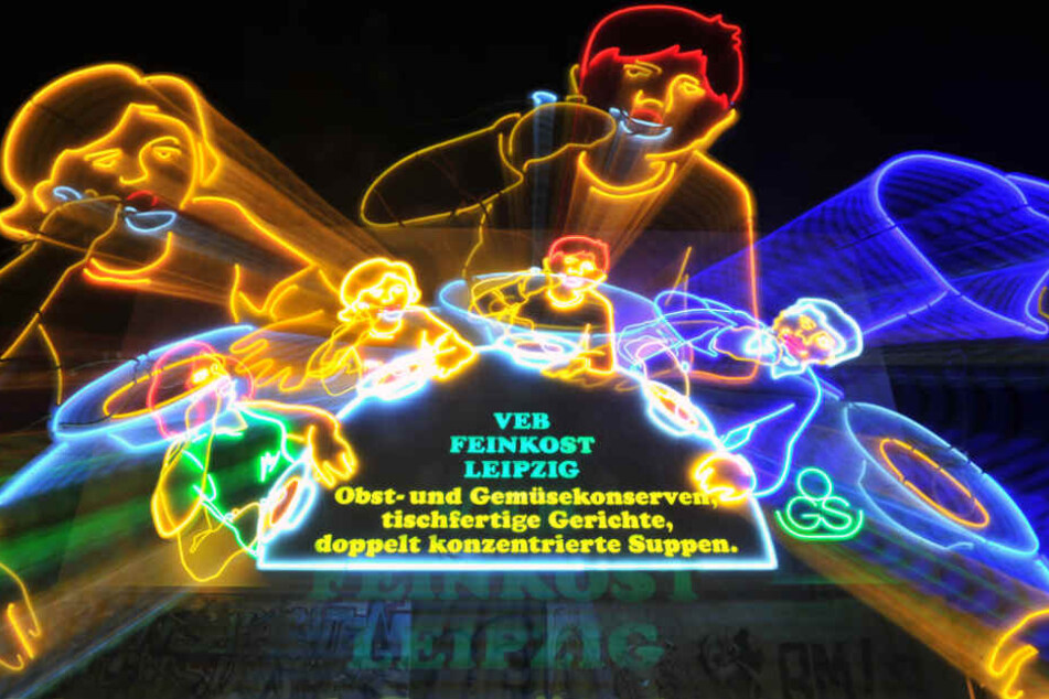 Die Leipziger Löffelfamilie ist eine von Leipzigs berühmten Leuchtreklamen. Sie bleibt an Ort und Stelle.