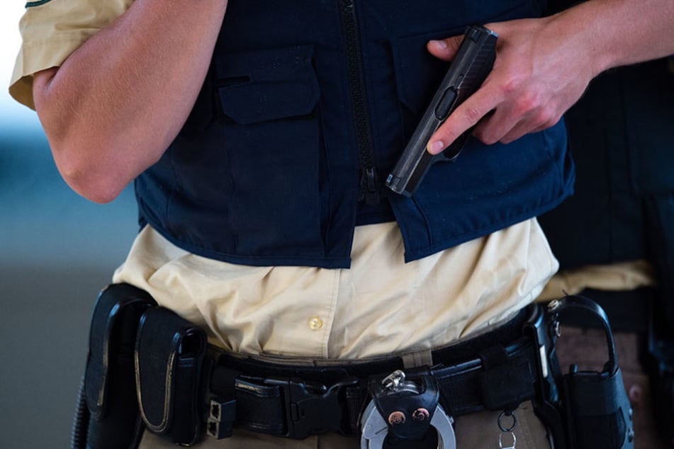 Mit der Gesetzesänderung dürften die Einsatzkräfte auf bedrohliche Personen schießen. (Symbolbild)