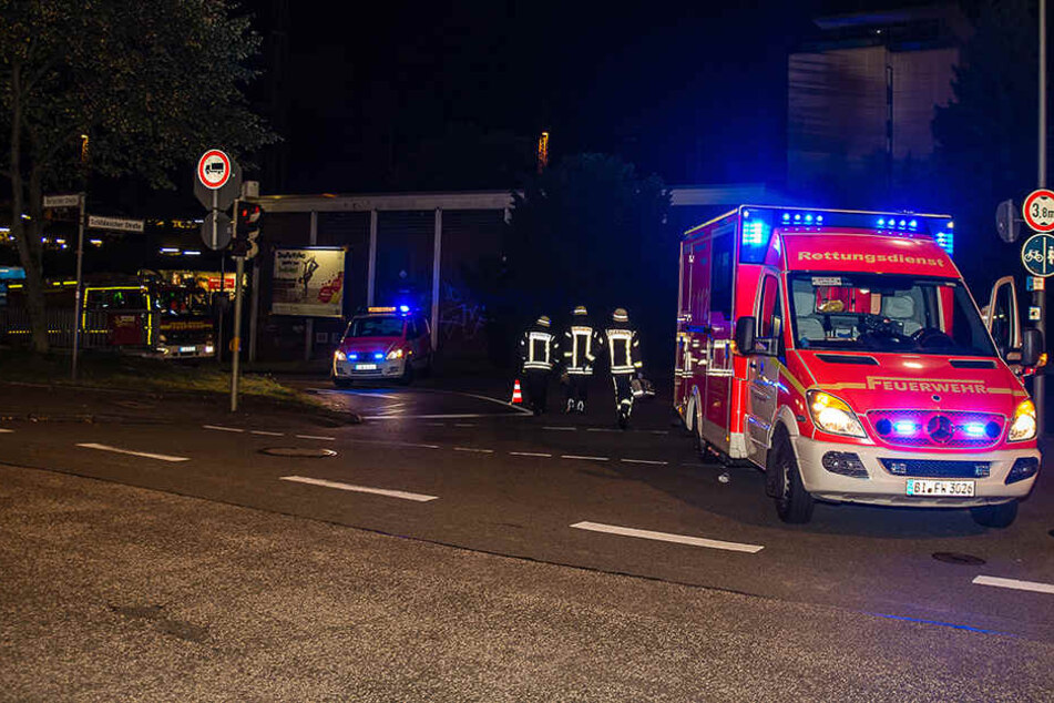 Der Notarzt hat den schwer verletzten Arbeiter versorgt.