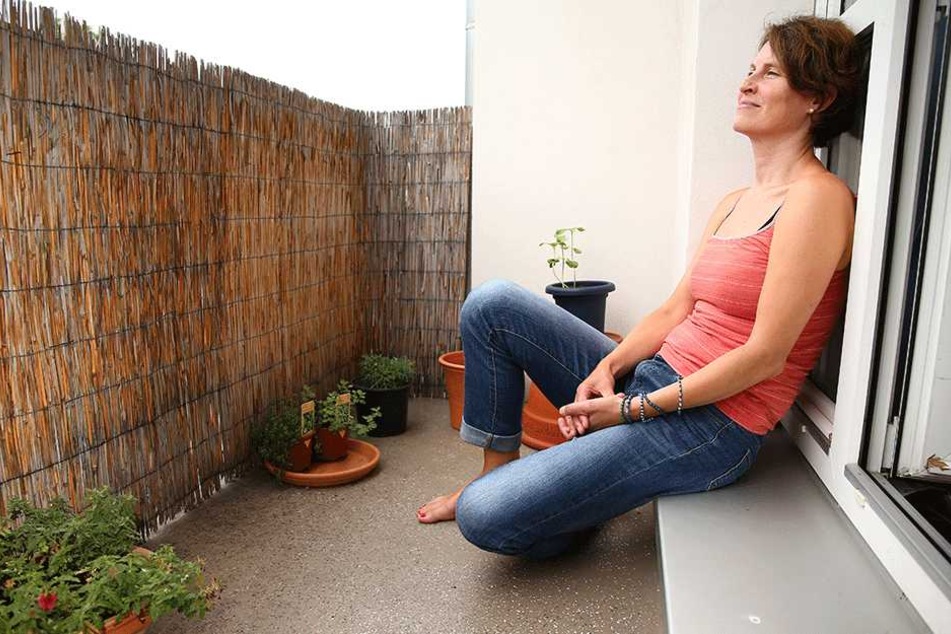 Nur wenn „Klärchen“ nicht mehr ganz so kräftig knallt, traut sich die
Dresdnerin auf ihre Terrasse.