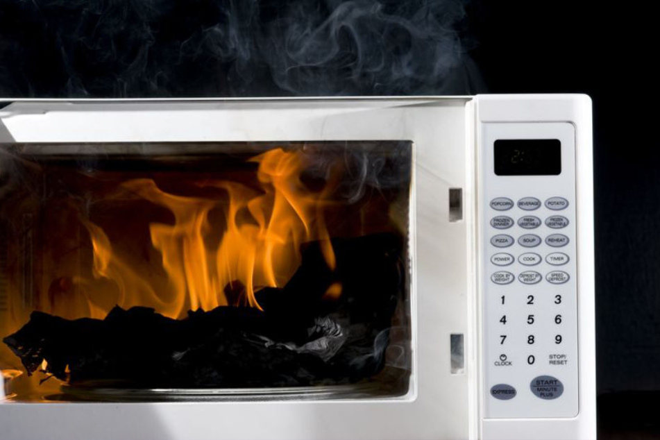 Körnerkissen in der Mikrowelle bergen Gefahren. (Symbolbild)