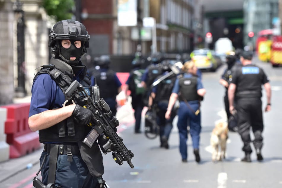 Die Polizei hat am Sonntag 12 Menschen festgenommen.