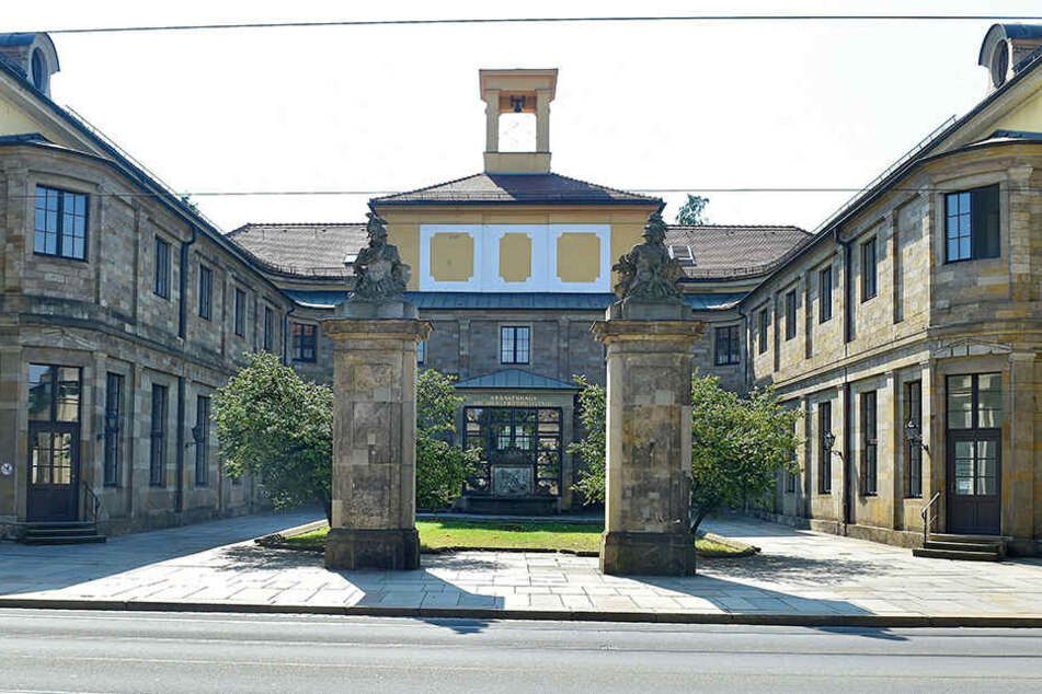 Einst Marcolini-Palais, heute Krankenhaus Friedrichstadt. Auch das historische Erbe belastet das Budget der städtischen Kliniken.
