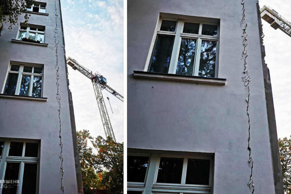 An der Fassade des Hauses entstanden riesige Risse.