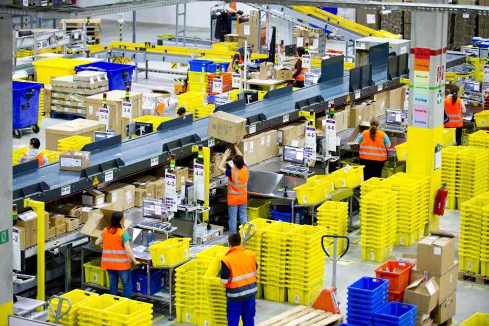 Das Amazon-Logistikzentrum in Leipzig. Auch hier werden in der Weihnachtszeit zusätzliche Arbeitskräfte gebraucht.