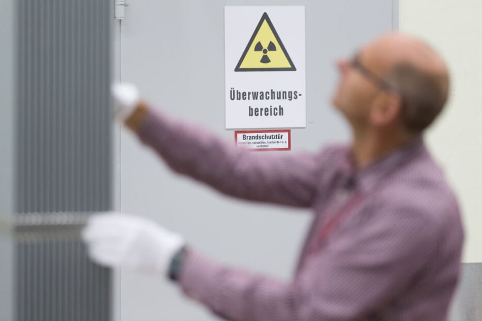 Ein Mitarbeiter in der Urananreicherungsanlage Gronau.