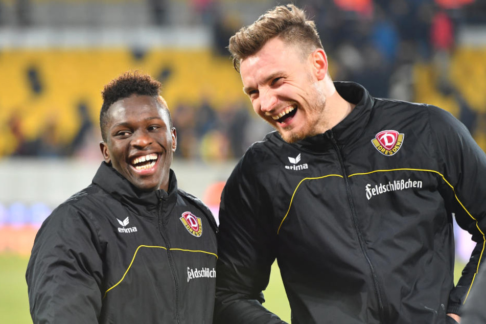 Florian Ballas (re.) und Moussa Koné hatten nach dem Sieg gegen Heidenheim gut Lachen.
