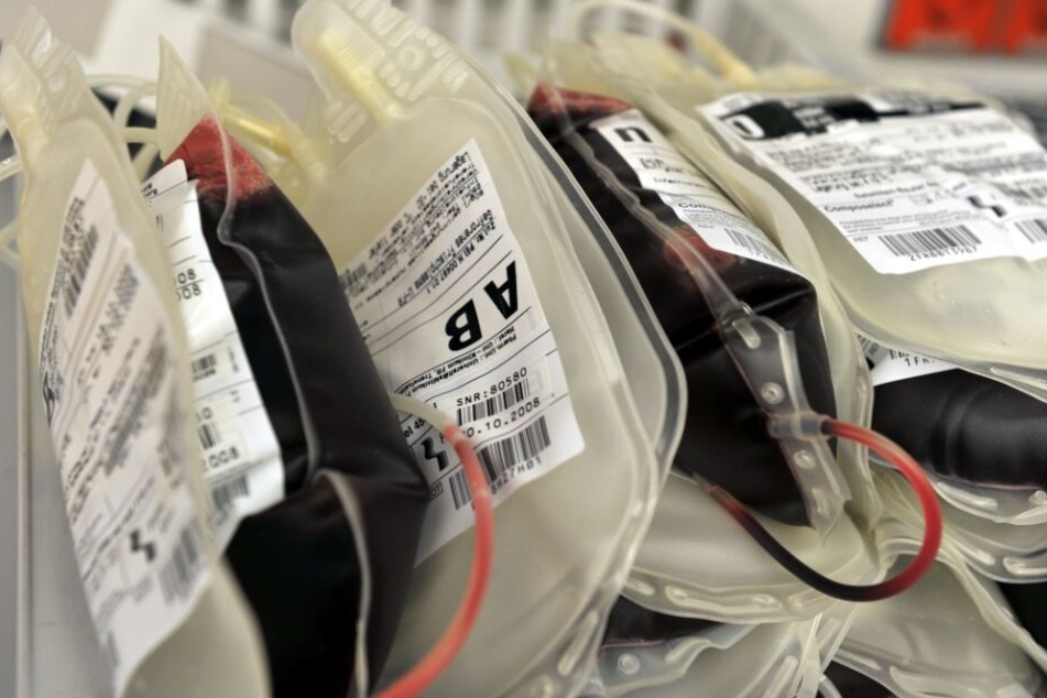 Weil immer weniger Menschen Blut spenden gehen, bleiben viele Lager leer.