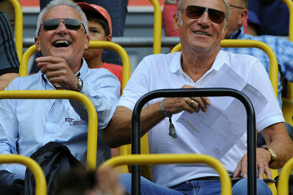 Reinhard Häfner mit Eduard Geyer auf der Tribüne 2014: Beide scherzten beim Spiel von Dynamo Dresden gegen SSV Jahn Regensburg.
