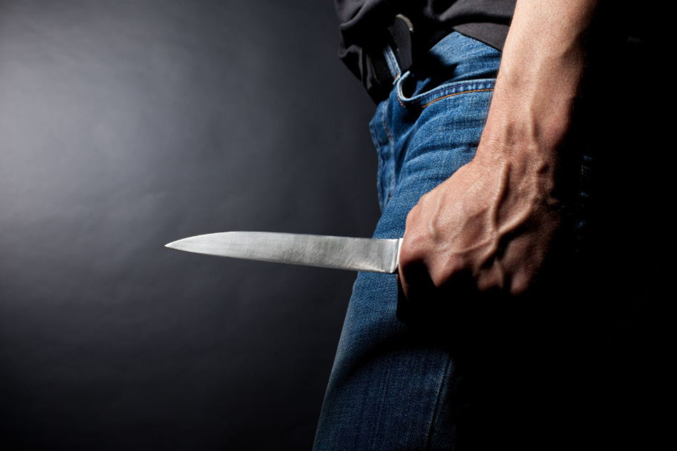 Im Main-Tauber-Kreis fackelte ein 19-Jähriger nicht lange. Während einer Schlägerei stach er zu. (Symbolbild)