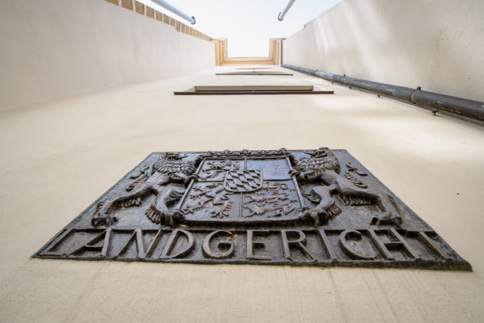 Das Landgericht Passau verurteilte den Täter zu sieben Jahren und sechs Monaten Haft.
