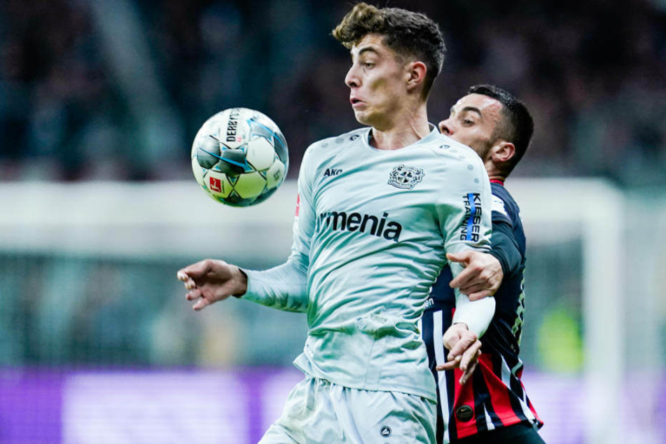 Kai Havertz (li.) gegen Filip Kostic (re.): Die Eintracht hatte Havertz weitgehend im Griff; Leverkusen Kostic ganz und gar nicht.