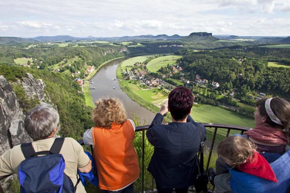 Traumhafter Blick vom Basteifelsen auf das Elbtal.