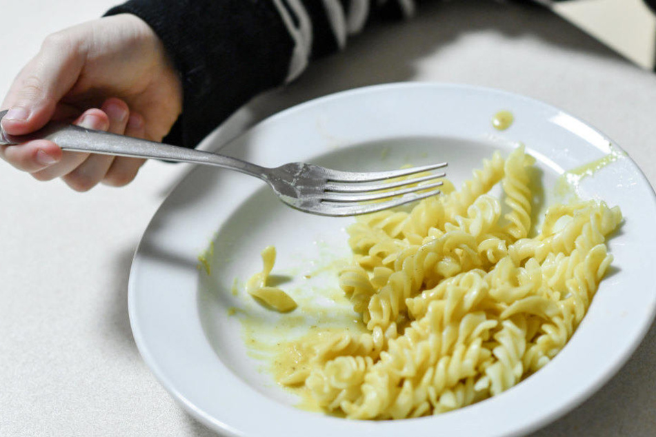 Um genügend Geld für Essen und Kleidung zu haben, beziehen viele Familien eine Grundsicherung. (Symbolbild)