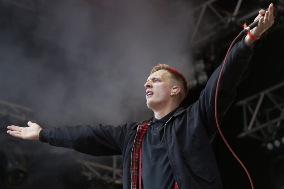 Kraftklub-Frontmann Felix Kummer hat einen weiteren Song aus seinem neuen Album veröffentlicht.