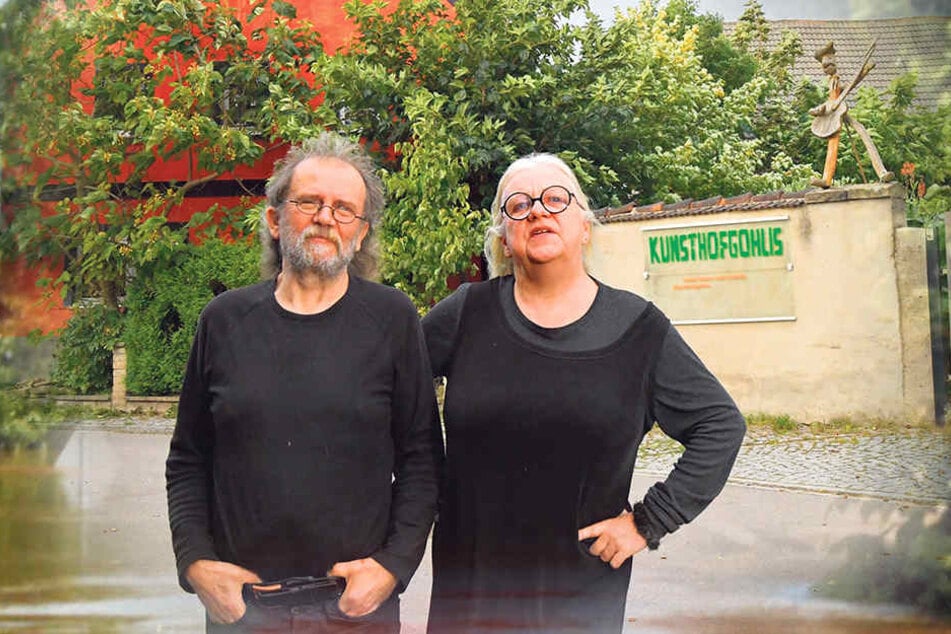 Von der Räumungsklage
in ihrer
Existenz bedroht:
Sigrid Koerner (62)
und Uwe Piller (63)
vor dem Kunsthof
Gohlis. Sie sollen
hier bis Jahresende
ausziehen.