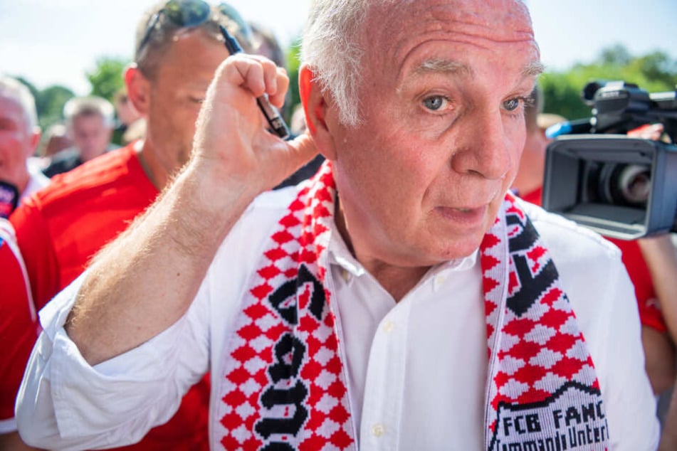 Es war kein Geheimnis mehr: Uli Hoeneß (67) zieht sich um FC Bayern zurück.