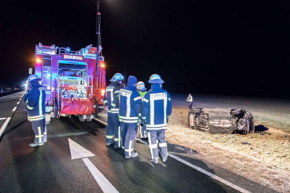 Der VW blieb auf der Seite liegen.