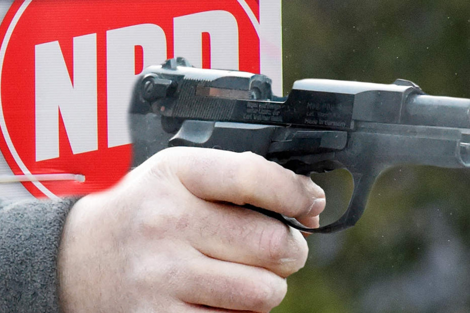 Müssen nun bald alle NPD-Funktionäre ihre Waffen abgeben (Symbolbild)?