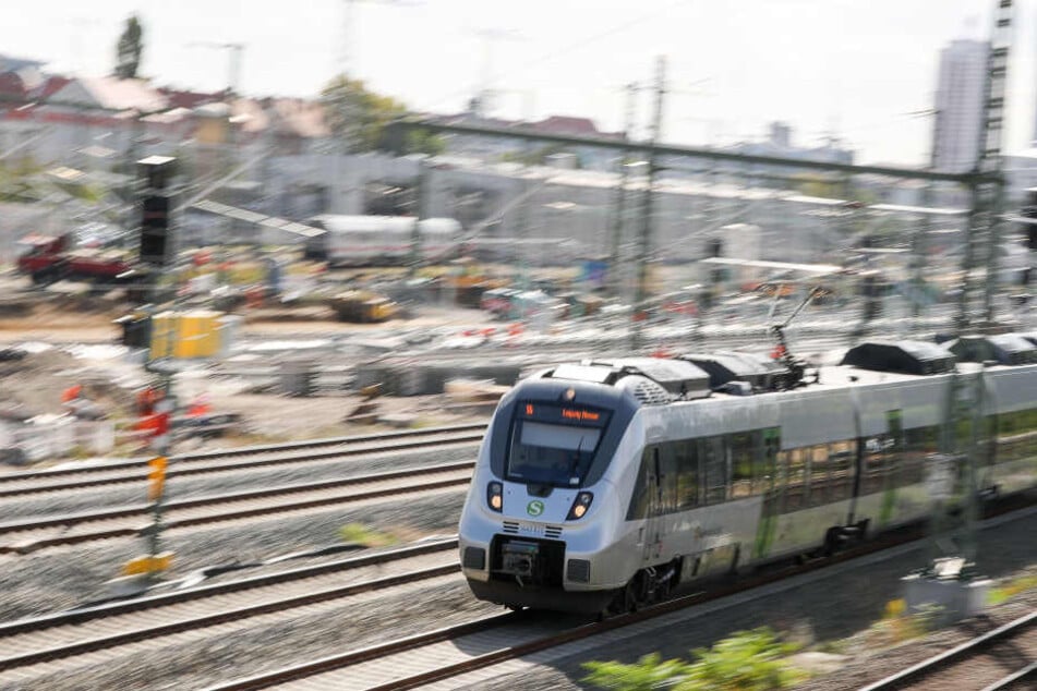 Ab Sonntag tritt der neue Bahn-Fahrplan in Kraft. Unter anderem ist für die beliebte Pendlerstrecke Leipzig-Halle eine S-Bahn pro Stunde mehr eingeplant.
