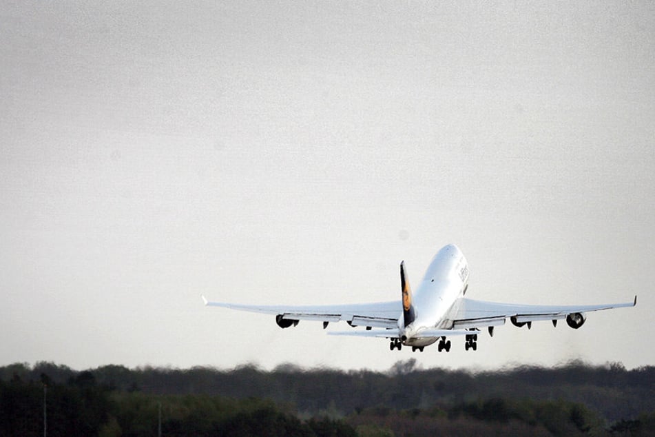Trotz der angespannten Lage in Afghanistan startet am Mittwochabend der Flug nach Kabul. (Symbolbild)
