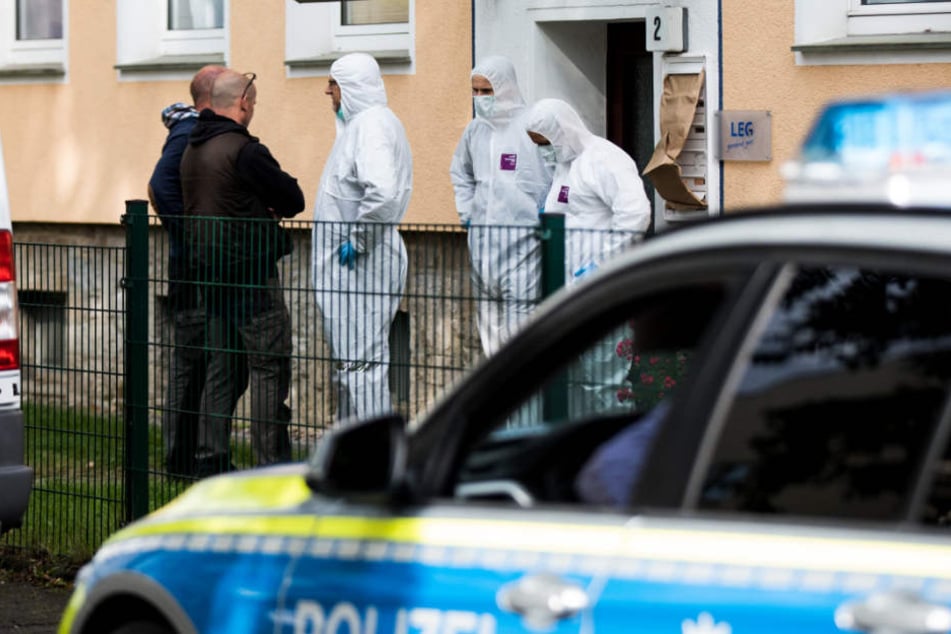 Die Spurensicherung war am Tatort, um alle Hinweise zum Täter zu sichern.