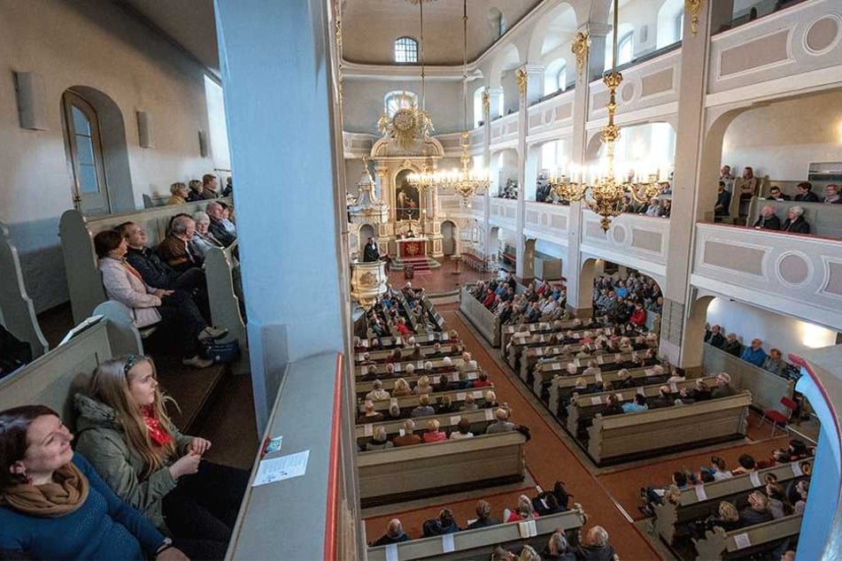 Der Festgottesdienst in der Marienkirche war gestern ungewöhnlich gut
besucht.