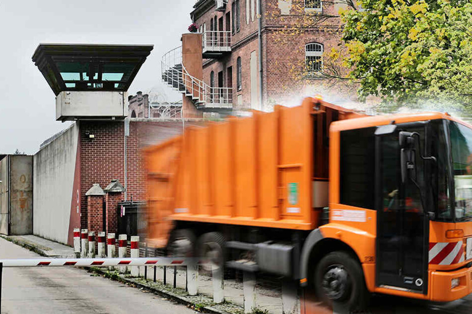 Der Häftling entkam in einem Mülltransporter. (Symbolbild)