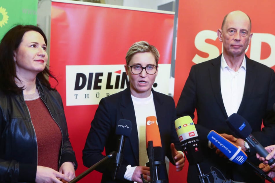 Anja Siegesmund (l.-r.) (Bündnis90/Die Grünen), Thüringens Umweltministerin, Susanne Hennig-Wellsow, Fraktionsvorsitzende Die Linke und Wolfgang Tiefensee (SPD), Thüringens Wirtschaftsminister und SPD Landesvorsitzender sprechen vor Journalisten und geben