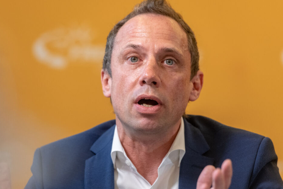 Bayerns Umweltminister Thorsten Glauber besucht das Schneefernerhaus.
