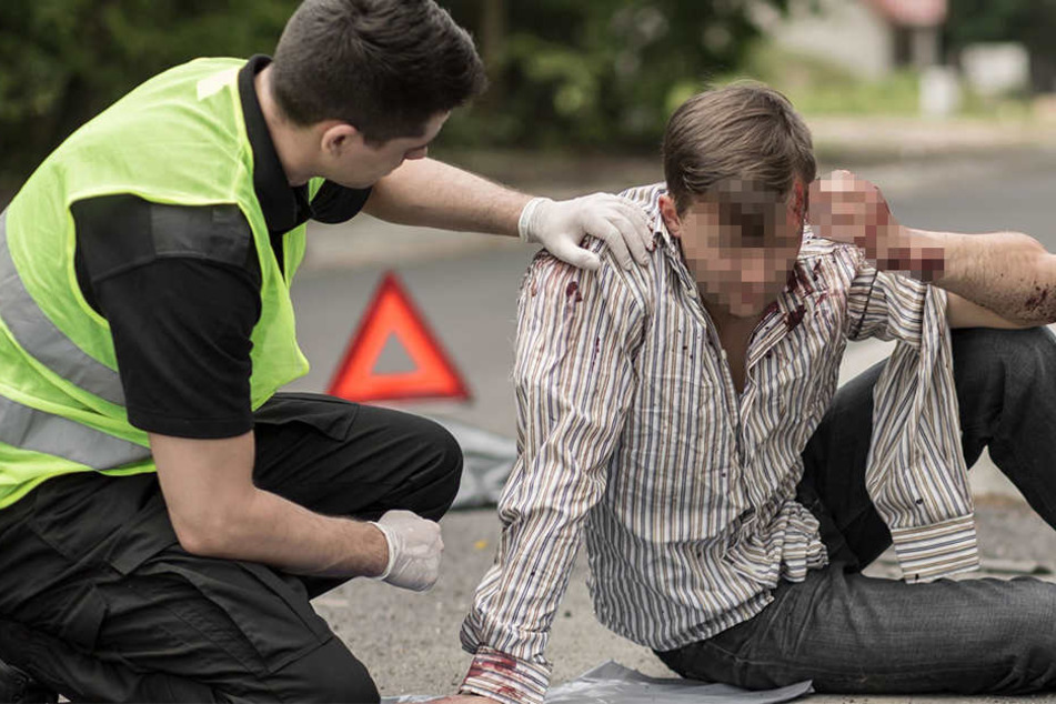 Der 18-jährige Detmolder wurde am Kopf verletzt und ins Krankenhaus gebracht. (Symbolbild)