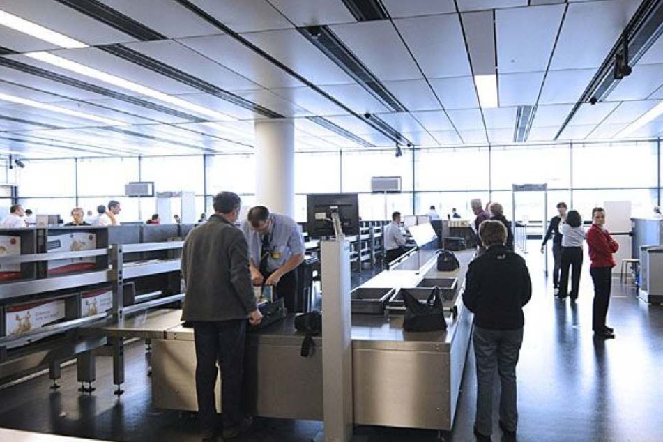 Am Flughafen in Wien schmiss eine 27-jährige Mutter aus Nigeria ihr Neugeborenes in den Müll.