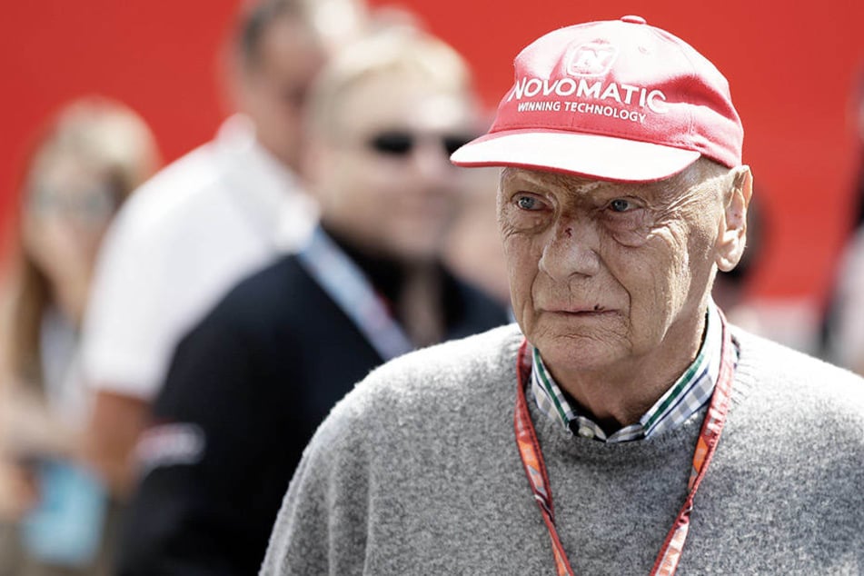 Niki Lauda (69) soll seit Anfang der Woche mit einer schweren Grippe auf der Intensivstation des Wiener AKH liegen.