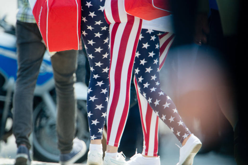 Weil die Mädchen Leggings anhatten, wurde ihnen der Einstieg bei United Airlines verweigert.