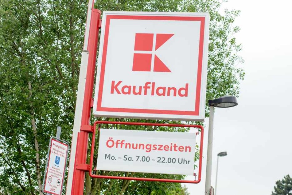Auf dem Parkplatz-Kaufland in Schwaigern tickte der Dynamo-Fan aus und fuhr einen Passanten an. (Symbolbild)