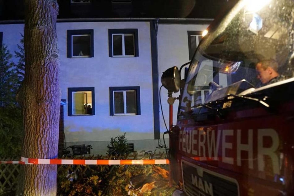 Sechs Bewohner des Hauses wurden ins Krankenhaus gebracht.