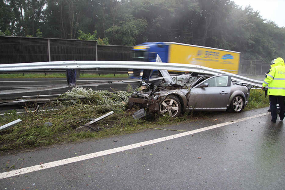 Der 24-jährige Fahrer und seine 26-jährige Beifahrerin blieben unverletzt.
