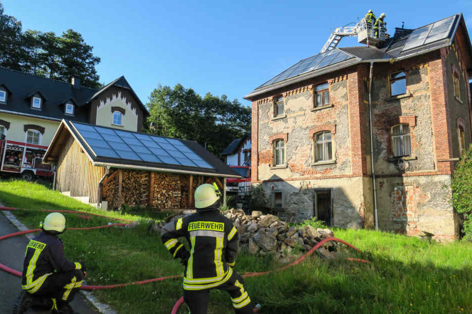 Mehr als 60 Kameraden waren bei dem Brand im Einsatz.