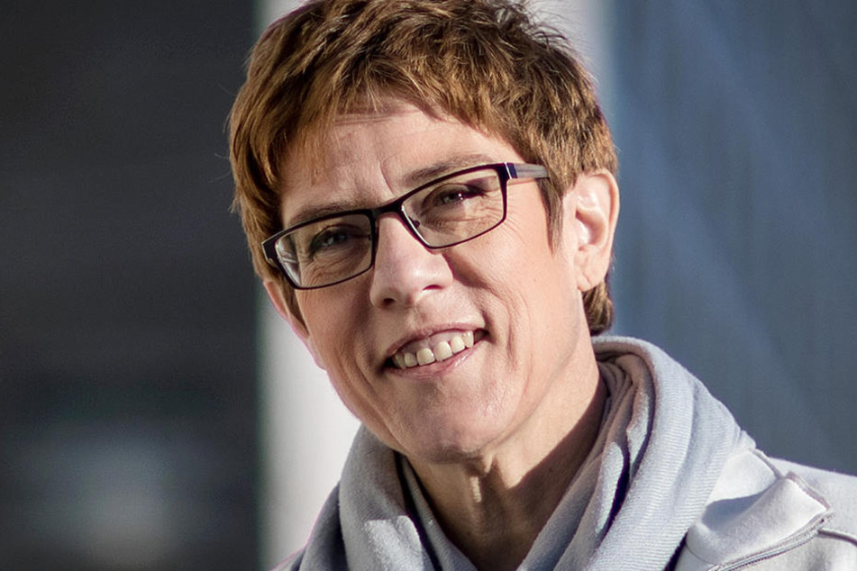 Angela Merkel hat Annegret Kramp-Karrenbauer als CDU-Generalsekretärin vorgeschlagen.