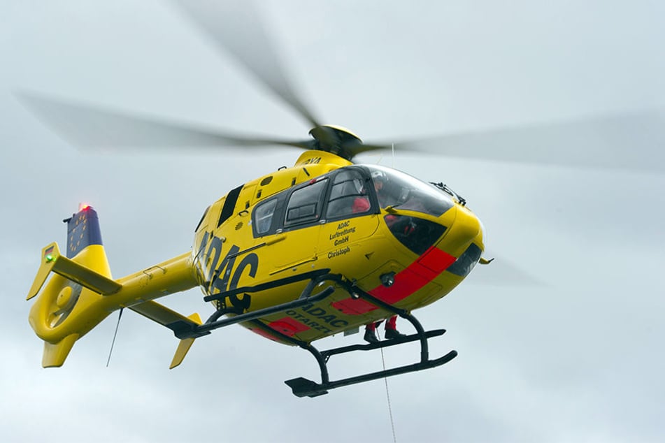 Zwei Männer blendeten in Leipzig den Piloten eines Hubschraubers der ADAC-Luftrettung. (Symbolbild)